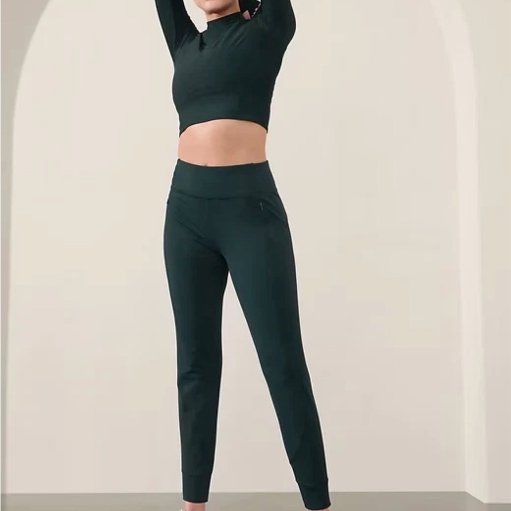 Athleta Rainier jogger Cyprus Green